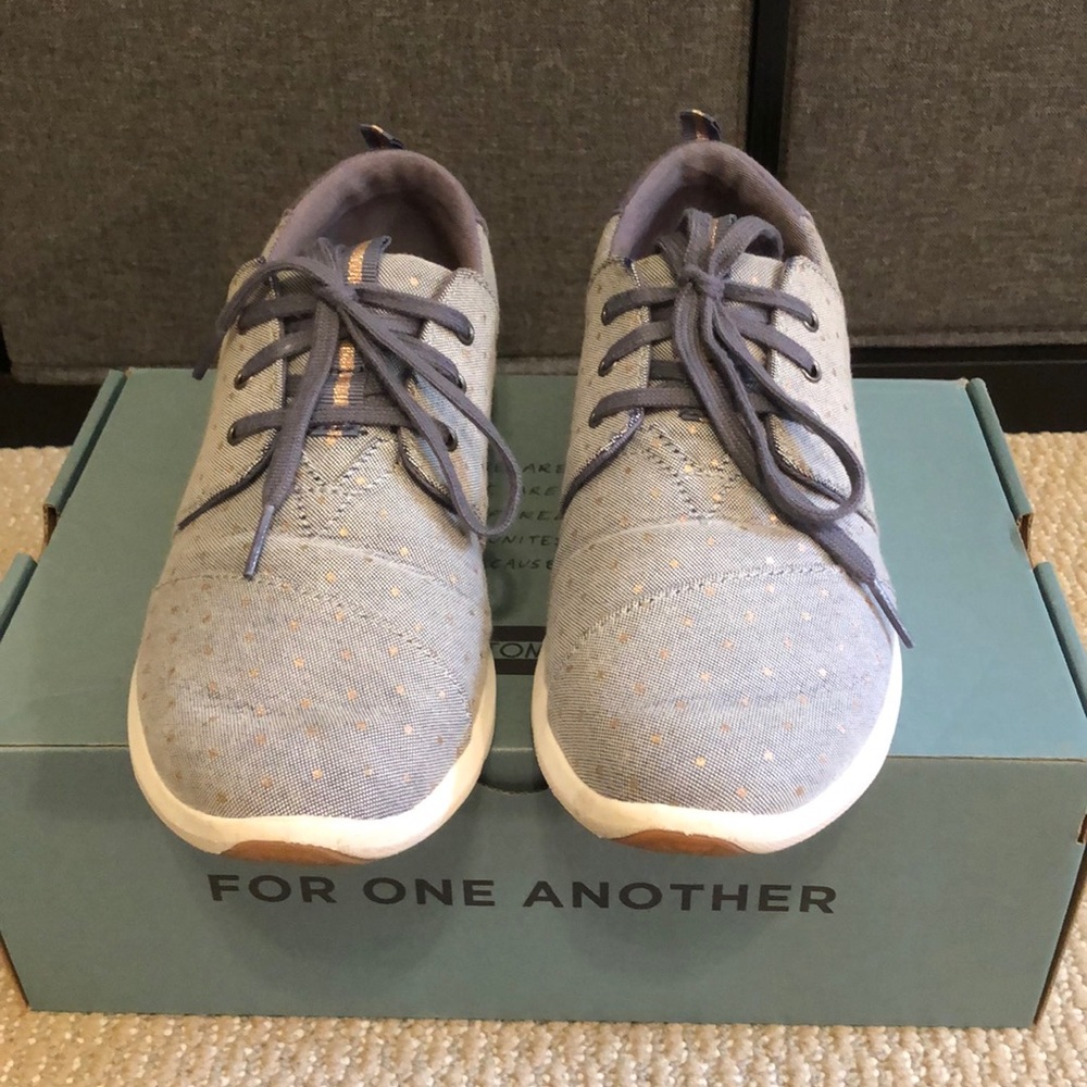 Toms - Picture 2 of 6